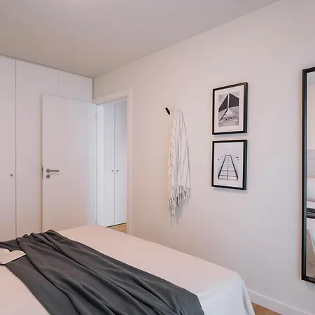 Apartment Oliveira - 1 Bedroom, Parking In Parque Nacoes *